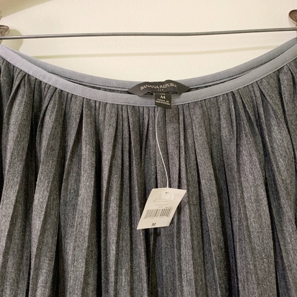 Banana Republic Grey Pleated Midi Skirt Medium - Picture 3 of 7